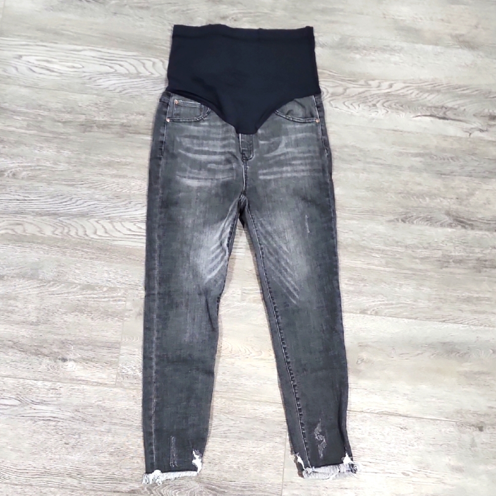 Maternity Cropped Jeans With Frayed Hem